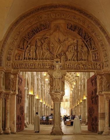 Fotografia: Zachodni portal bazyliki w Vézelay
