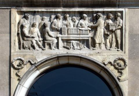 Fotografia: Zespół rzeźb na elewacjach budynków Marszałkowskiej Dzielnicy Mieszkaniowej